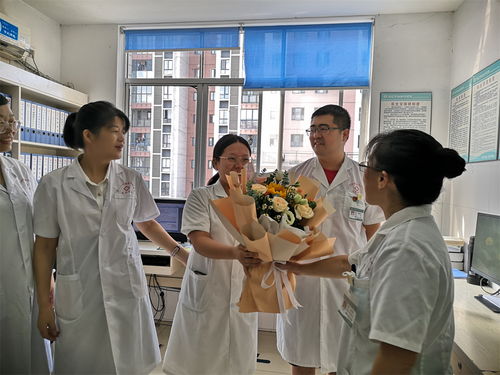 杏林春暖慰仁心 市妇幼保健计划生育服务中心开展8.19医师节慰问一线工作者活动